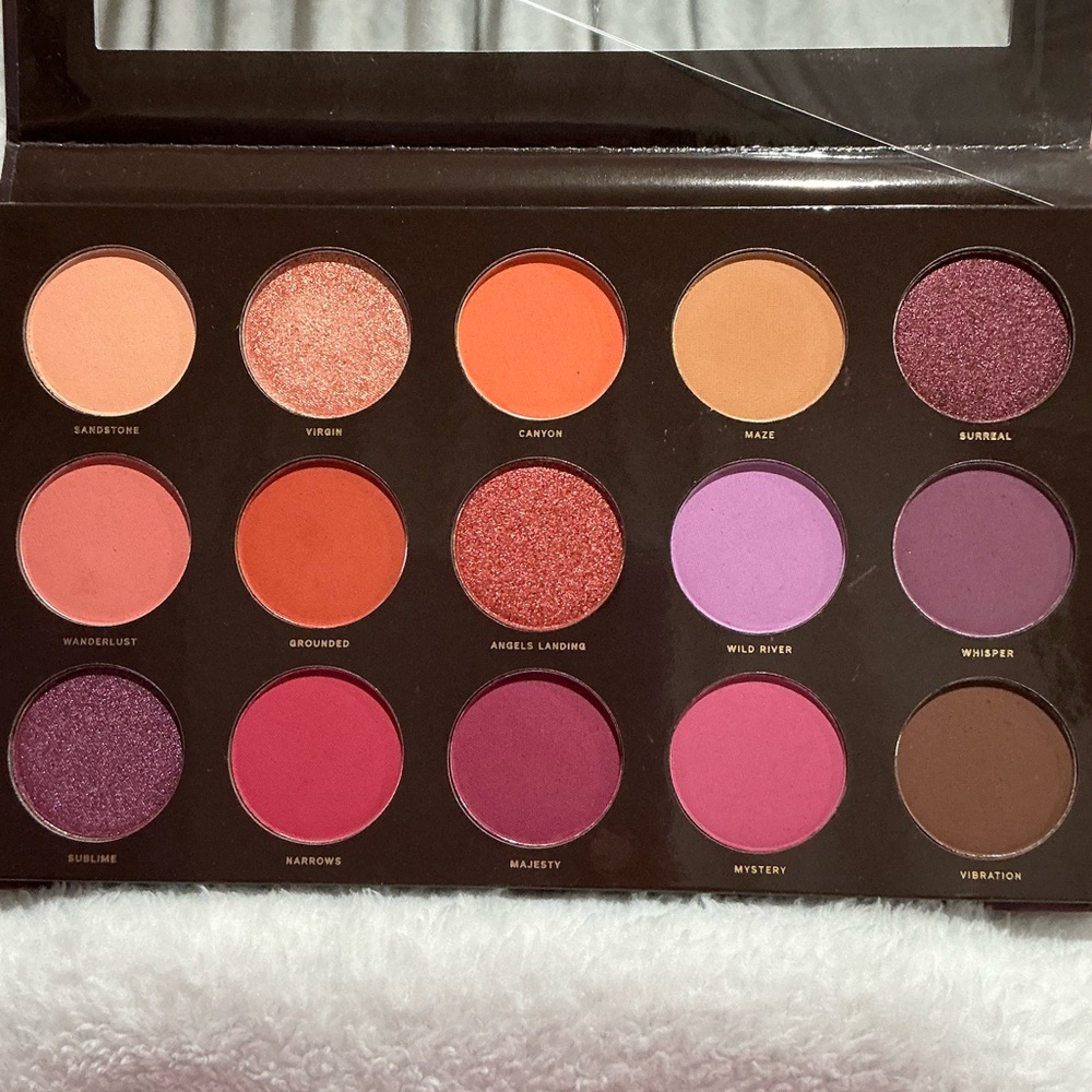 New HIPDOT Zion Pressed Pigment Eyeshadow Palette